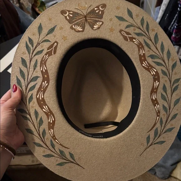 Elegant Beige Hat with Nature Embroidery display picture 1